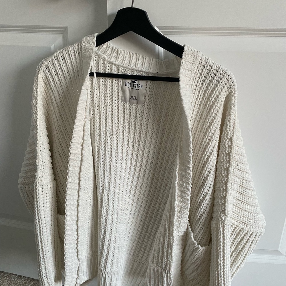 Hollister white cardigan with pockets